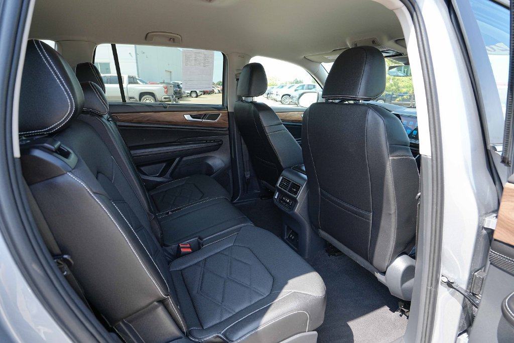 Used 2026 Volkswagen Atlas SE AWD/4WD image 25