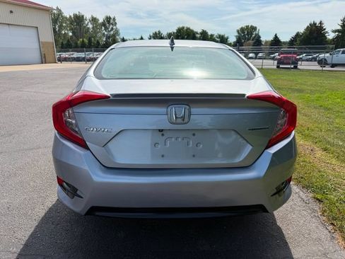 Used 2016 Honda Civic Touring image 2