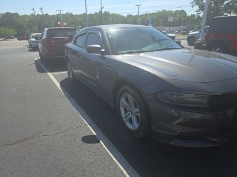 Used 2020 Dodge Charger SXT RWD image 13