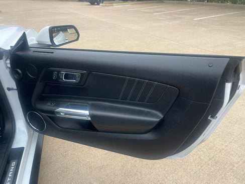 Used 2017 Ford Mustang Premium image 16