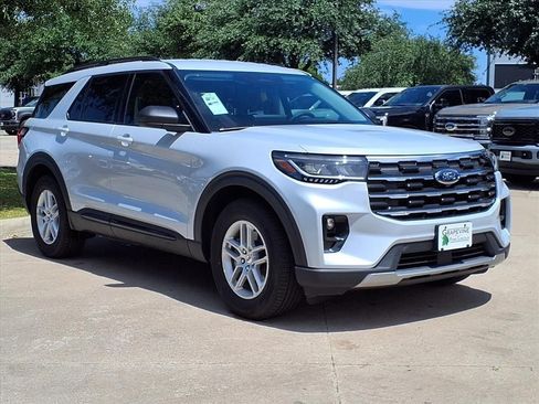 New 2026 Ford Explorer Active w/ Active Comfort Package RWD image 3