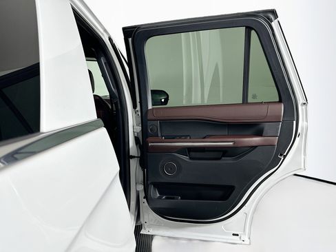 Used 2024 Ford Expedition Limited image 33