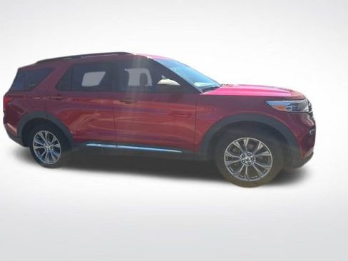 Used 2021 Ford Explorer XLT w/ Equipment Group 202A image 4