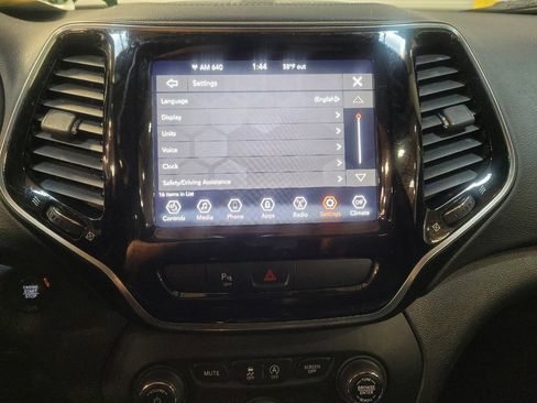 Used 2019 Jeep Cherokee Limited image 25