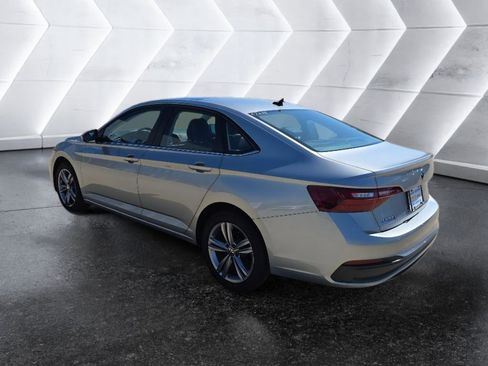 Used 2024 Volkswagen Jetta SE w/ Panoramic Sunroof Package image 7