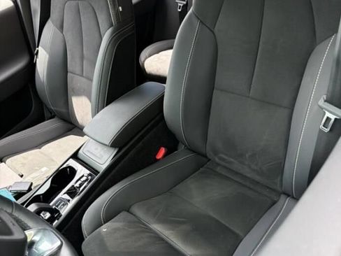 Used 2023 Volvo XC40 B5 Plus w/ Climate Package AWD/4WD image 4