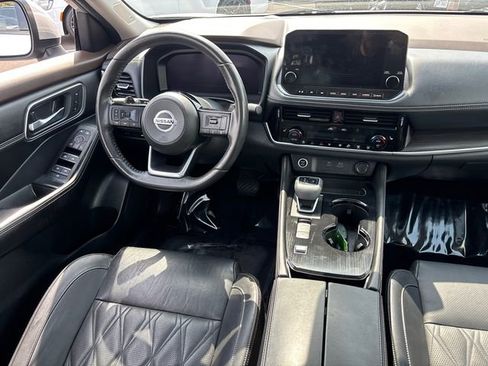 Used 2021 Nissan Rogue Platinum image 11