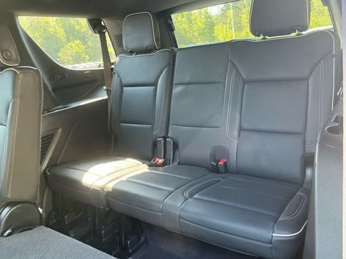 Used 2024 GMC Yukon SLT AWD/4WD image 17