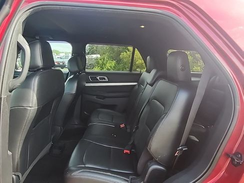 Used 2017 Ford Explorer XLT w/ Equipment Group 202A AWD/4WD image 24