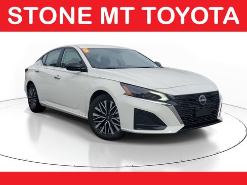Used 2025 Nissan Altima 2.5 SV image 1