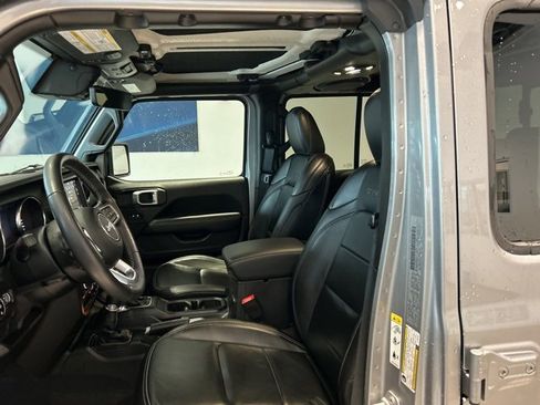 Used 2020 Jeep Gladiator Overland image 13