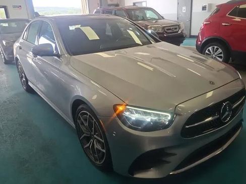 Used 2021 Mercedes-Benz E 350 4MATIC Sedan image 4