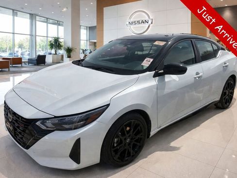 Used 2025 Nissan Sentra SR w/ Midnight Edition image 1