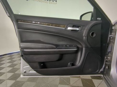 Used 2014 Chrysler 300 C RWD image 28