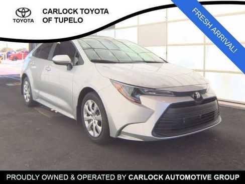 Used 2026 Toyota Corolla LE FWD image 3