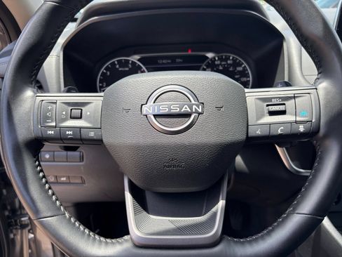 Used 2025 Nissan Rogue SV AWD/4WD image 30