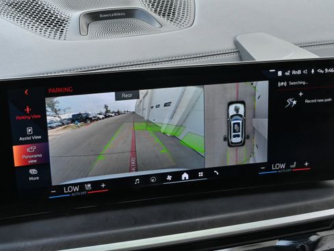 Used 2025 BMW X7 xDrive40i w/ Executive Package image 20