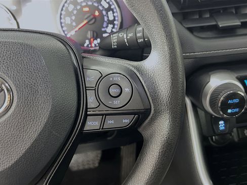 Used 2022 Toyota RAV4 XLE image 20