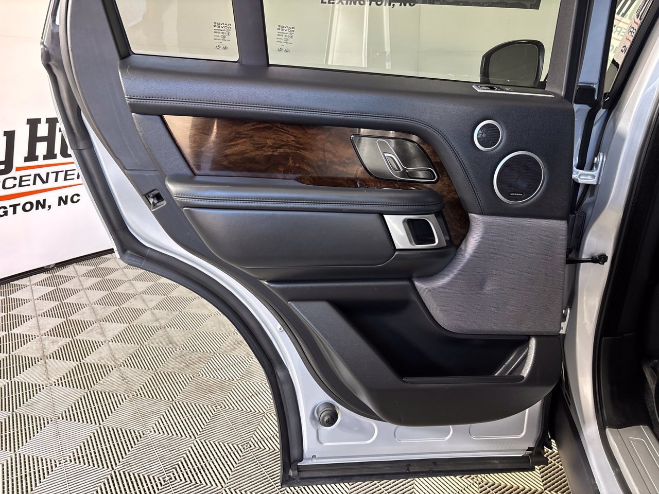 Used 2020 Land Rover Range Rover HSE AWD/4WD image 23