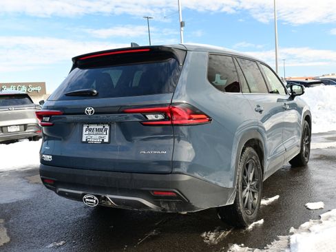 Used 2025 Toyota Grand Highlander AWD image 6