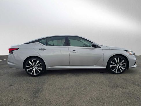 Used 2022 Nissan Altima 2.5 SR image 2