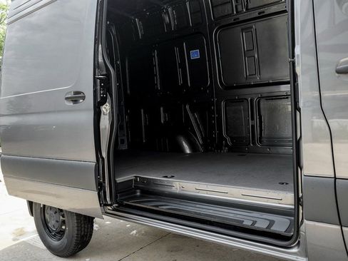 Used 2025 Mercedes-Benz Sprinter 2500 image 11
