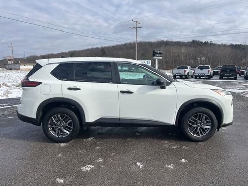 Used 2024 Nissan Rogue S image 4