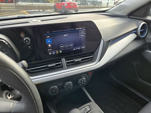 Used 2024 Chevrolet Trax LS image 25