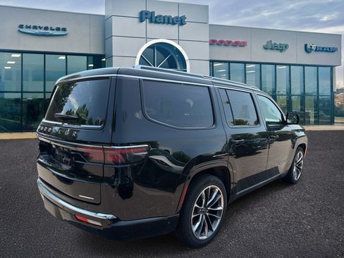 Used 2024 Jeep Wagoneer Series III w/ Premium Group I AWD/4WD image 3
