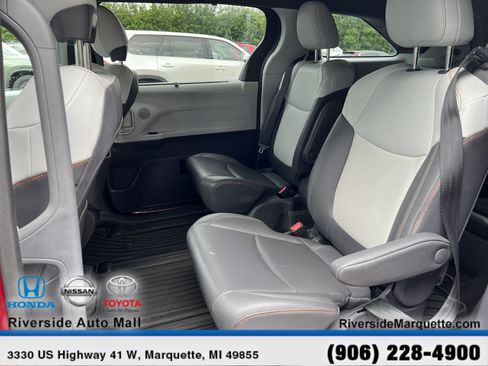 Used 2021 Toyota Sienna XSE AWD/4WD image 26