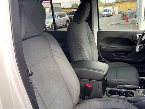 New 2025 Jeep Gladiator Sport image 23