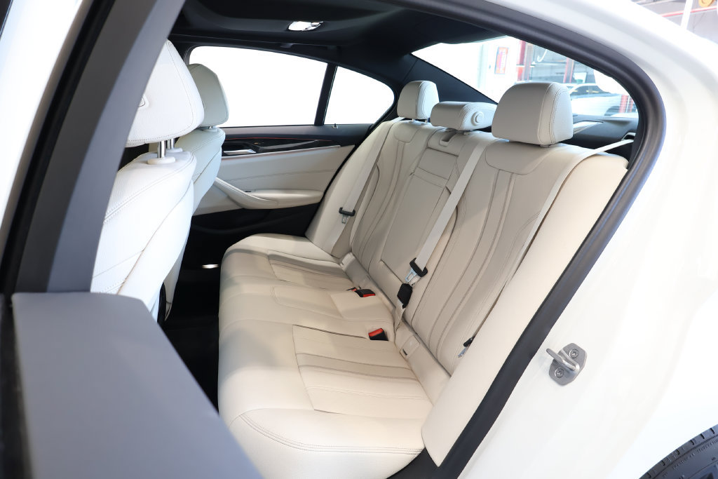 Used 2023 BMW 540i w/ M Sport Package RWD image 18