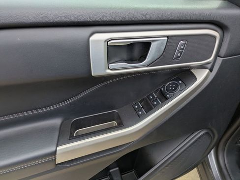 Used 2023 Ford Explorer XLT w/ Equipment Group 202A image 9