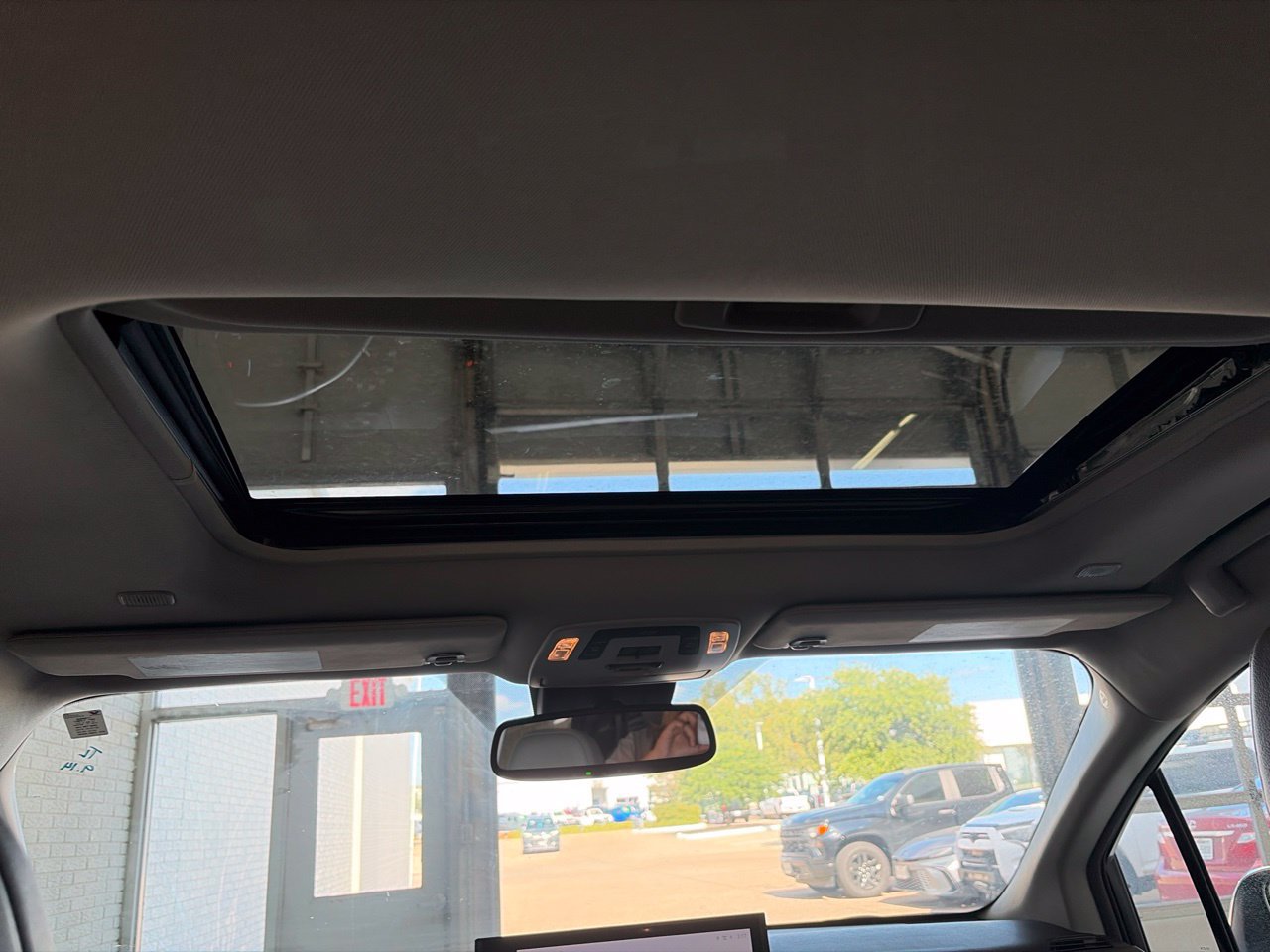 Used 2025 Toyota Sienna XLE FWD image 14