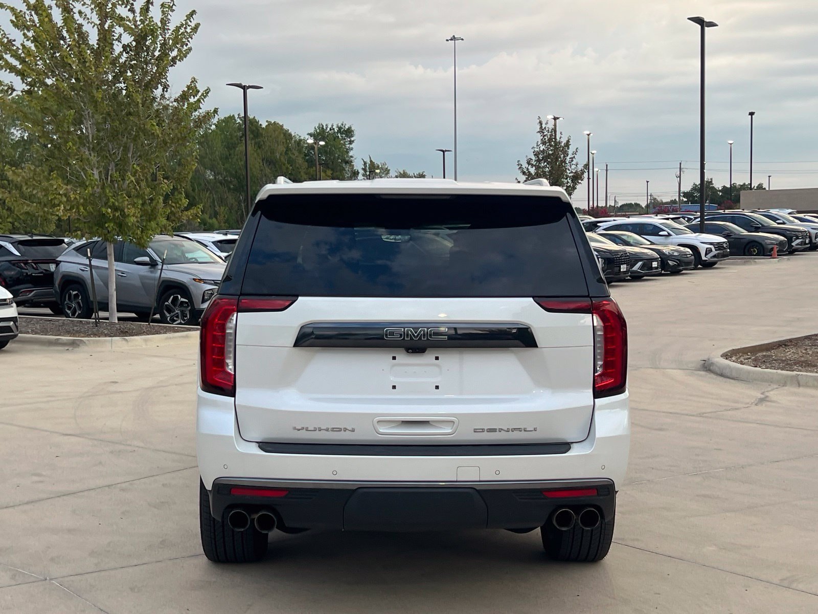 Used 2023 GMC Yukon XL Denali Ultimate AWD/4WD image 11