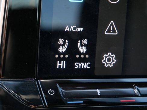 Certified 2025 Volkswagen Atlas Cross Sport SE w/ Black Wheel Package image 31