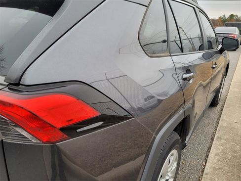 Used 2020 Toyota RAV4 LE image 9