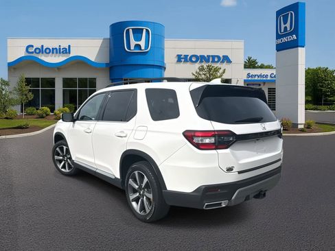 Used 2025 Honda Pilot Elite image 3