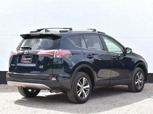 Used 2018 Toyota RAV4 XLE AWD/4WD image 5