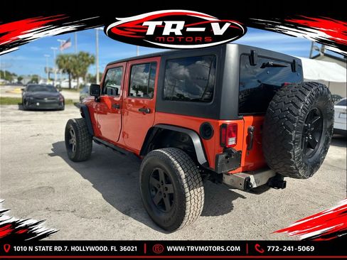 Used 2015 Jeep Wrangler Unlimited Sport w/ Connectivity Group AWD/4WD image 7