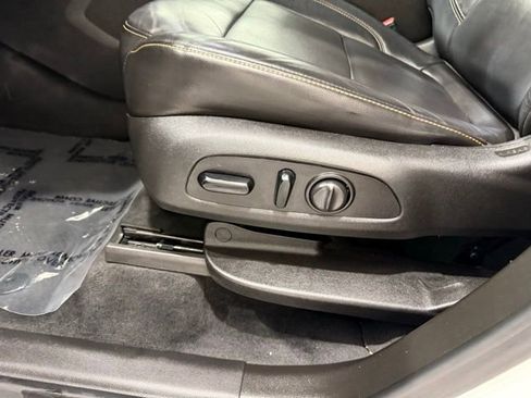 Used 2021 Chevrolet Traverse RS image 16