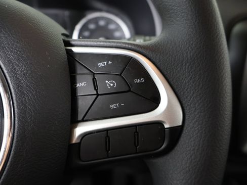 Used 2023 Jeep Renegade Latitude AWD/4WD image 40