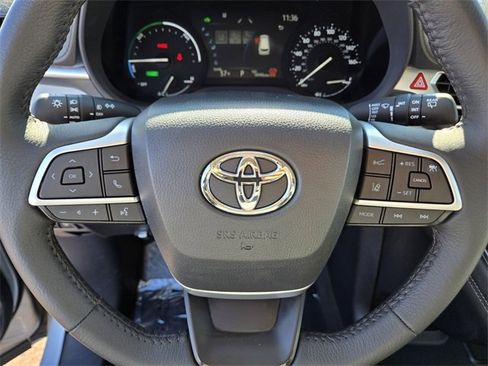 Used 2025 Toyota Sienna XLE image 22