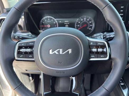 Used 2023 Kia Sorento S image 18