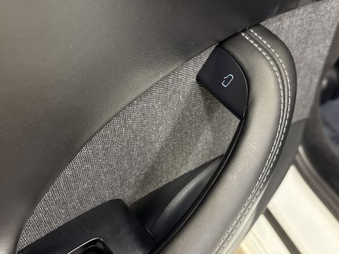 Used 2022 Tesla Model S Base image 19