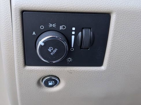 Used 2019 Jeep Grand Cherokee Limited image 24