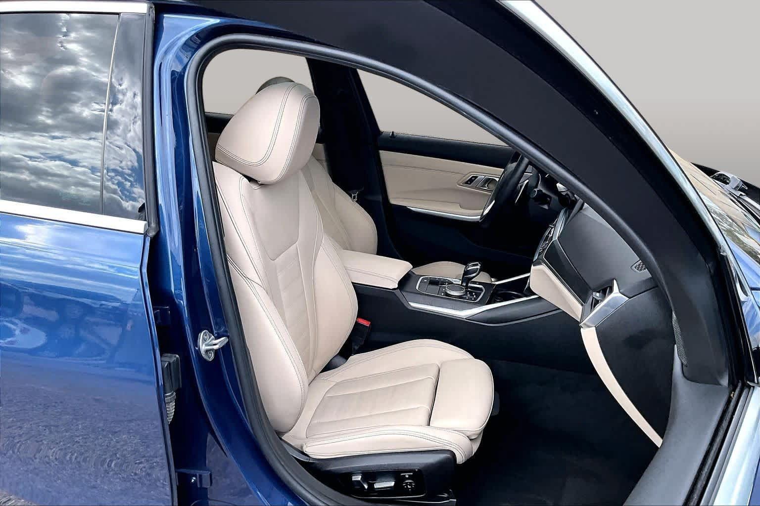 Used 2021 BMW 330i Sedan w/ Convenience Package RWD image 11
