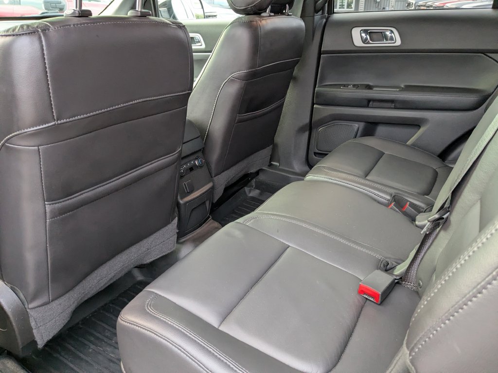 Used 2015 Ford Explorer XLT w/ Equipment Group 202B AWD/4WD image 25