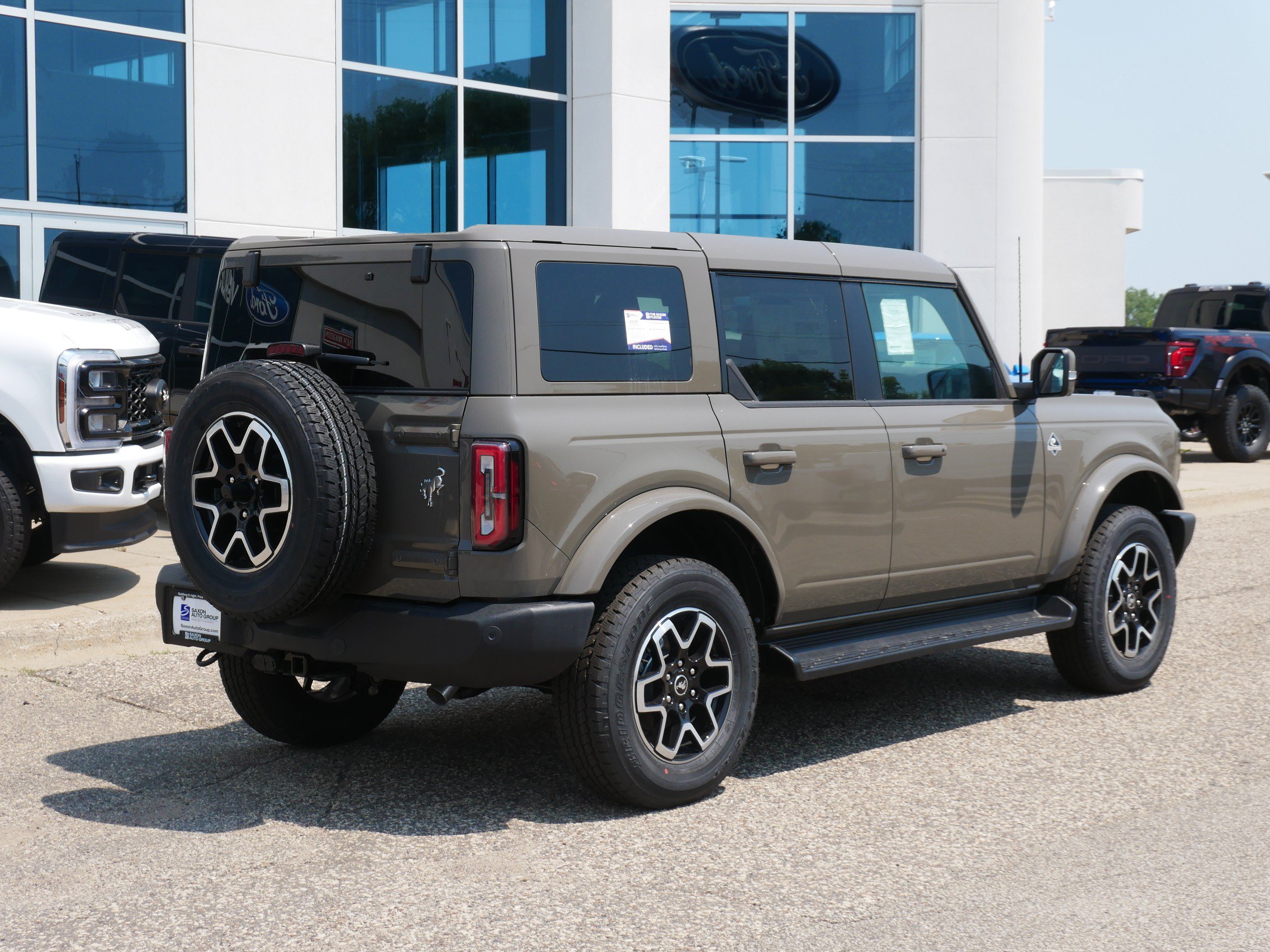 Used 2025 Ford Bronco Outer Banks AWD/4WD image 4