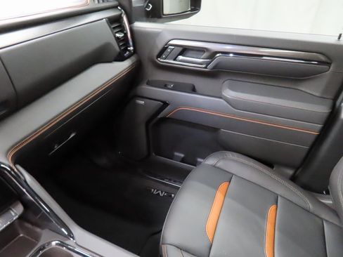 Used 2025 GMC Sierra 2500 AT4 w/ AT4 Premium Plus Package image 30